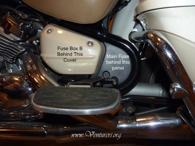 yamaha v star 1100 regulator rectifier location